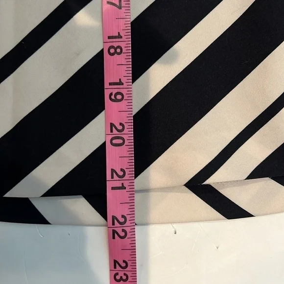 ANN TAYLOR WHITE with BLACK STRIPED SKIRT size 4